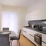 Vr - Regina In The *